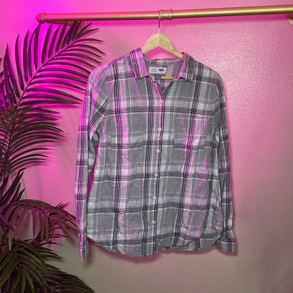 Old Navy Tops - OLD NAVY - GREY & WHITE PLAID FLANNEL